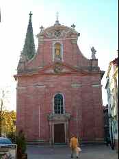 Vooraanzicht kerk Aschaffenburg